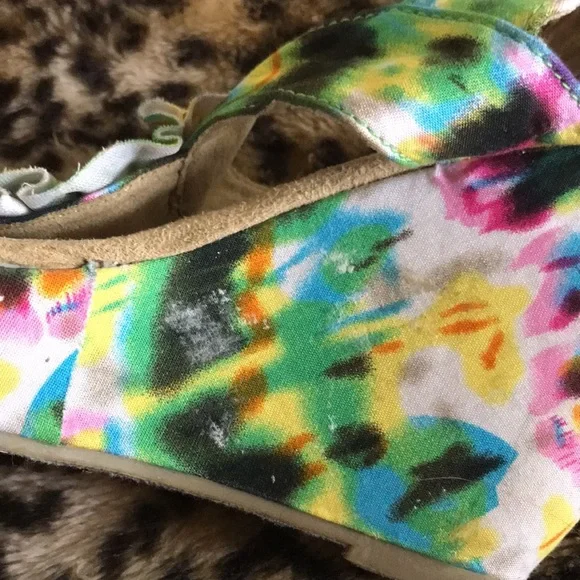 Super Cute Tie-Dye Wedges - Picture 10 of 12